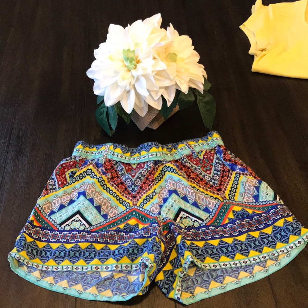cute shorts! XS - Picture 2 of 2